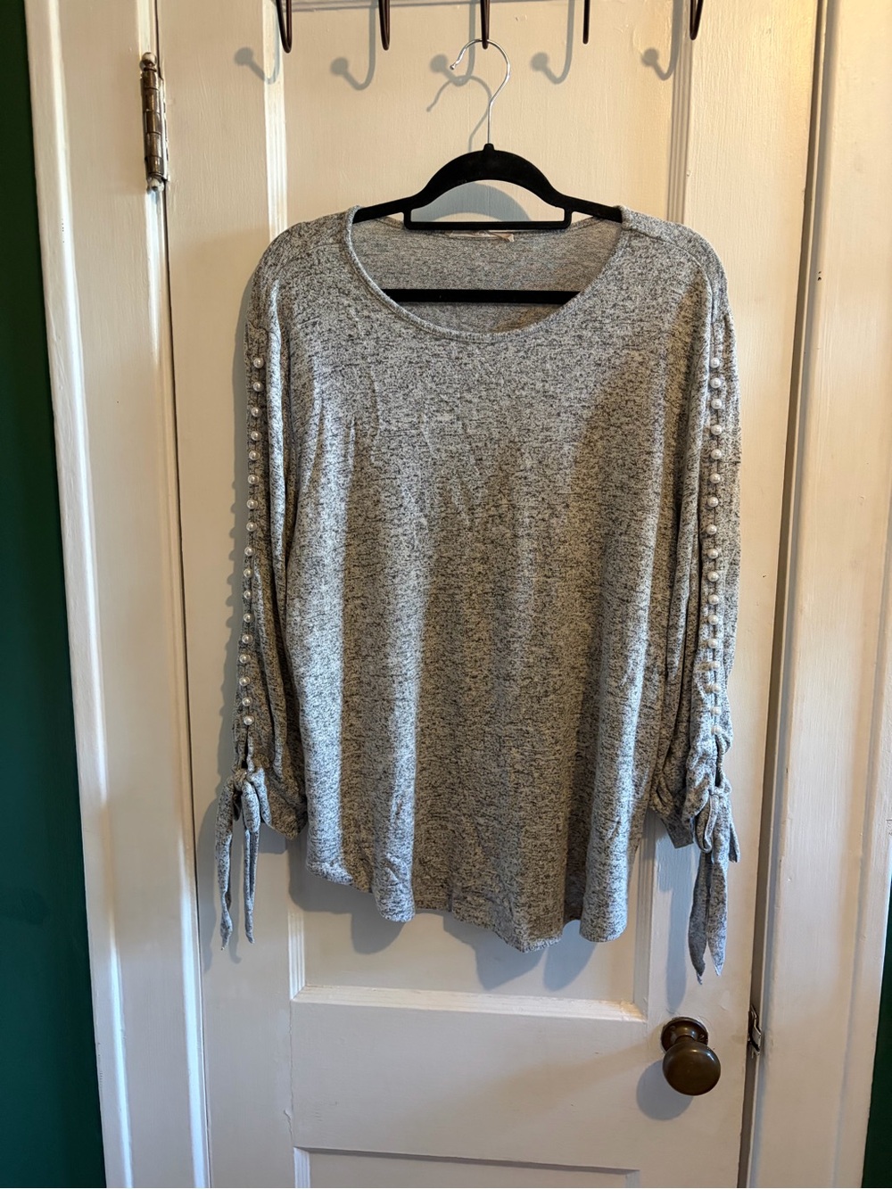 Women's Gray Pearl-Trim Tie Cuff Sweatshirt
